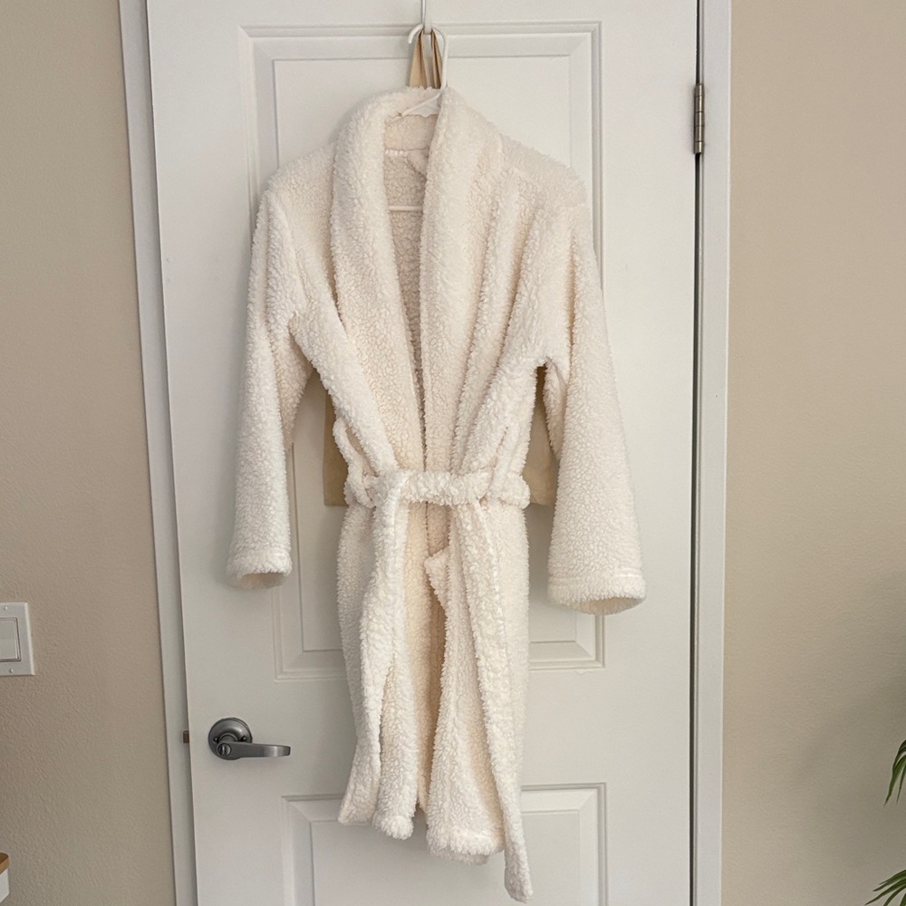 Pottery Barn Women's Cozy White Sherpa Robe